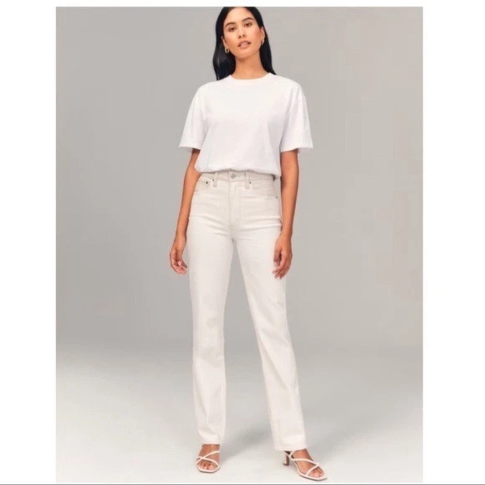 Abercrombie & Fitch Straight Leg Jeans in Cream-White